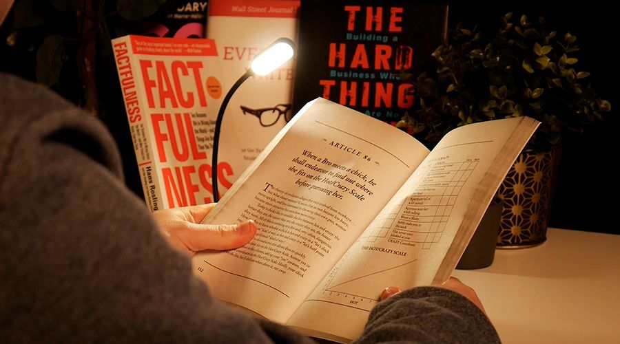 Lampe de lecture: la solution pour lire un livre le soir