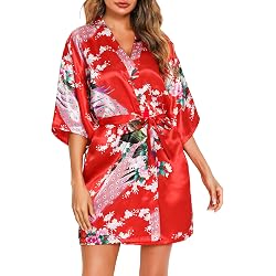 Kimono japonais Vlazom satin rouge motif fleur